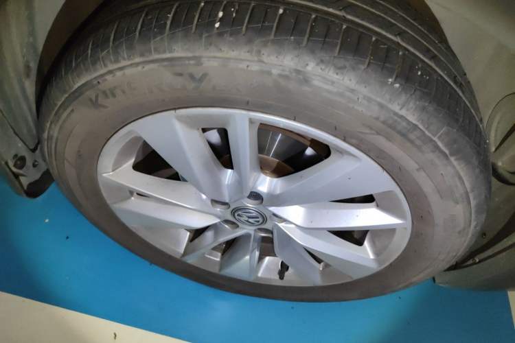 Used Volkswagen T-Cross 2020 280TSI DSG Comfort Edition Right Front Wheel Hub