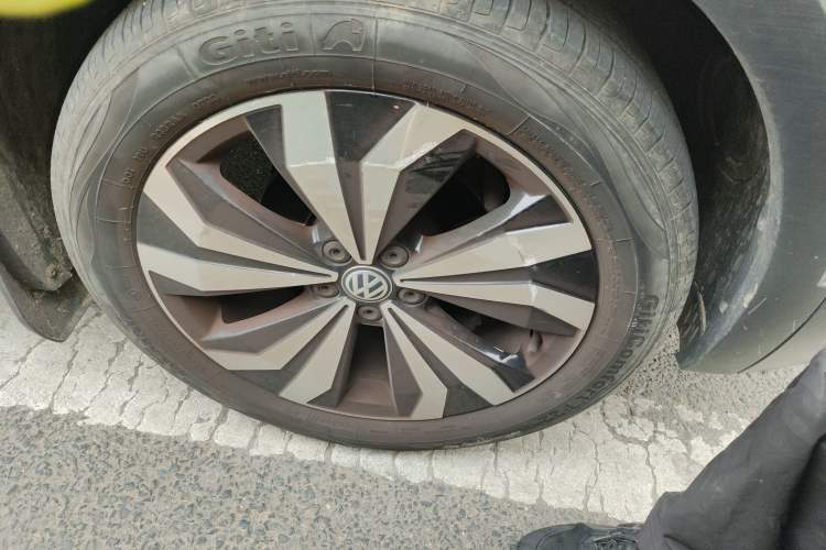 Used Volkswagen T-Cross 2020 280TSI DSG Luxury Edition Right Front Wheel Hub