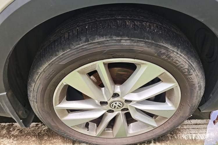 Used Volkswagen T-Cross 2020 280TSI DSG Comfort Edition Right Front Wheel Hub