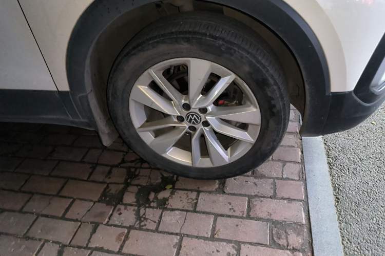 Used Volkswagen T-Cross 2020 1.5L Automatic Comfort Edition Right Front Wheel Hub