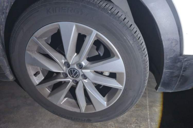 Used Volkswagen T-Cross 2020 280TSI DSG Comfort Edition Right Front Wheel Hub
