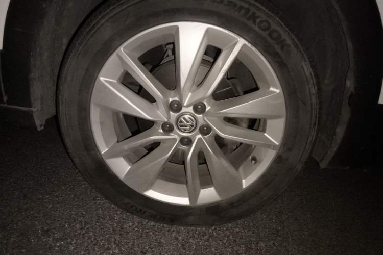 Used Volkswagen T-Cross 2020 1.5L Automatic Comfort Edition Right Front Wheel Hub
