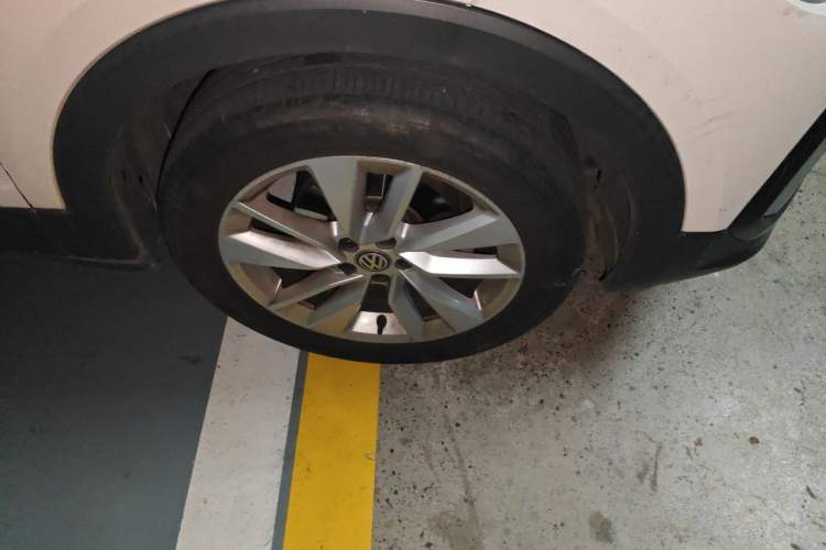 Used Volkswagen T-Cross 2020 280TSI DSG Comfort Edition Right Front Wheel Hub