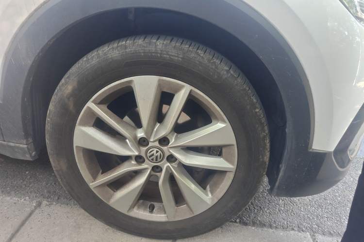 Used Volkswagen T-Cross 2020 280TSI DSG Comfort Edition Right Front Wheel Hub