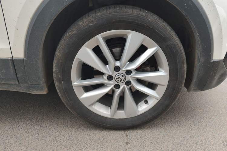 Used Volkswagen T-Cross 2020 280TSI DSG Comfort Edition Right Front Wheel Hub