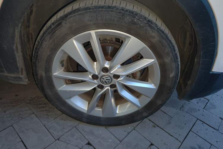 Used Volkswagen T-Cross 2020 280TSI DSG Comfort Edition Right Front Wheel Hub