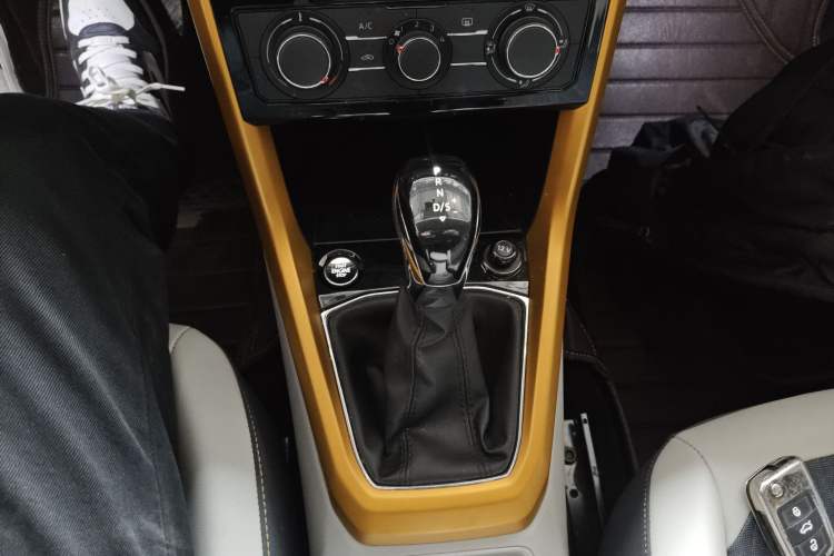 Used Volkswagen T-Cross 2020 280TSI DSG Comfort Edition Gear Lever
