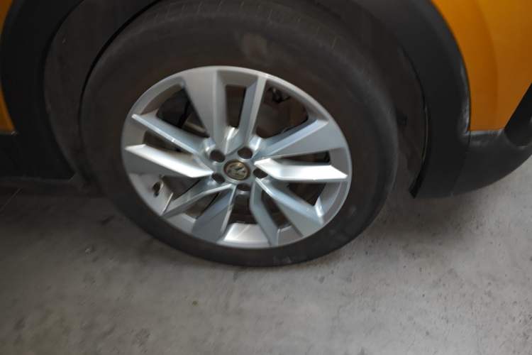 Used Volkswagen T-Cross 2020 280TSI DSG Comfort Edition Right Front Wheel Hub