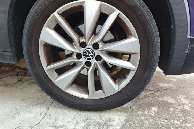 Used Volkswagen T-Cross 2021 1.5L Automatic Comfort Edition Right Front Wheel Hub