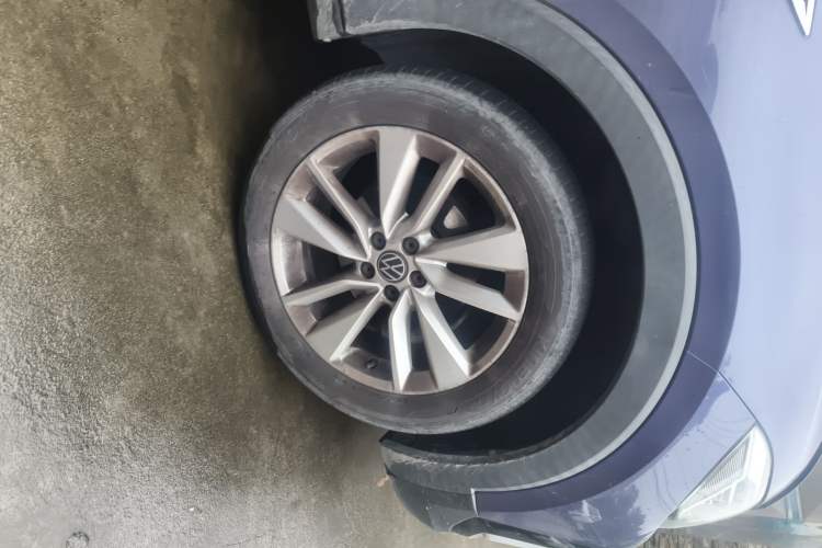 Used Volkswagen T-Cross 2021 280TSI DSG Comfort Edition Right Front Wheel Hub