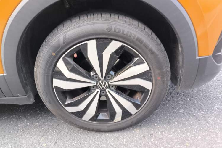 Used Volkswagen T-Cross 2021 280TSI DSG Luxury Edition Right Front Wheel Hub
