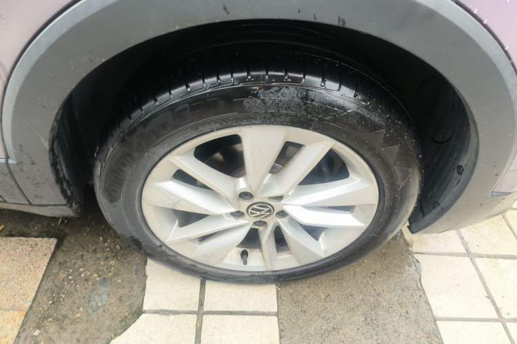 Used Volkswagen T-Cross 2021 1.5L Automatic Comfort Edition Right Front Wheel Hub