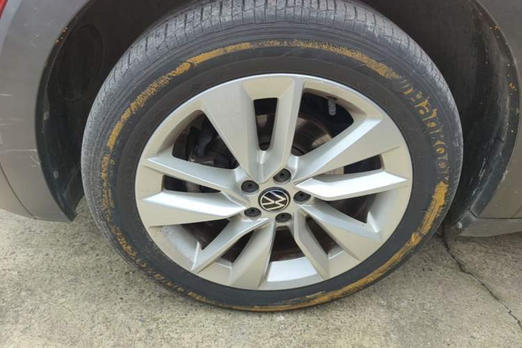 Used Volkswagen T-Cross 2021 280TSI DSG Comfort Edition Left Front Wheel Hub