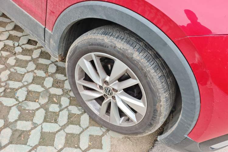 Used Volkswagen T-Cross 2021 280TSI DSG Comfort Edition Right Front Wheel Hub
