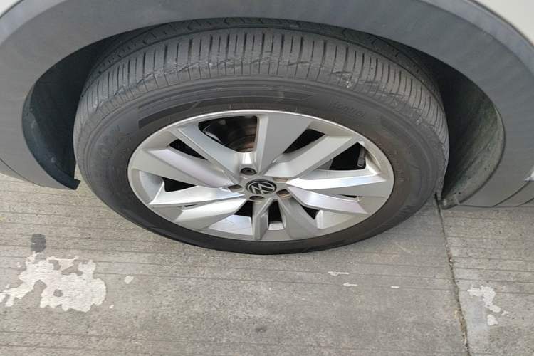 Used Volkswagen T-Cross 2021 280TSI DSG Comfort Edition Left Front Wheel Hub