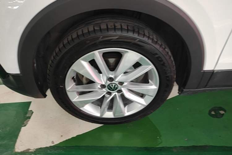 Used Volkswagen T-Cross 2021 280TSI DSG Comfort Edition Left Front Wheel Hub