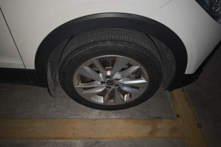 Used Volkswagen T-Cross 2021 280TSI DSG Comfort Edition Right Front Wheel Hub