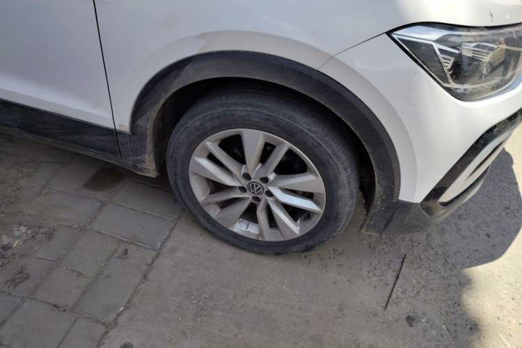 Used Volkswagen T-Cross 2021 280TSI DSG Comfort Edition Right Front Wheel Hub