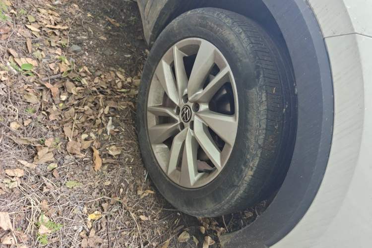 Used Volkswagen T-Cross 2021 280TSI DSG Comfort Edition Right Front Wheel Hub
