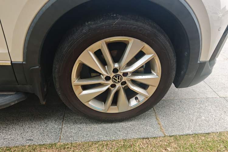 Used Volkswagen T-Cross 2021 280TSI DSG Comfort Edition Right Front Wheel Hub