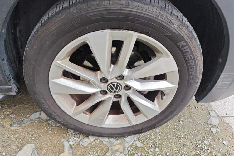 Used Volkswagen T-Cross 2021 1.5L Automatic Comfort Edition Right Front Wheel Hub