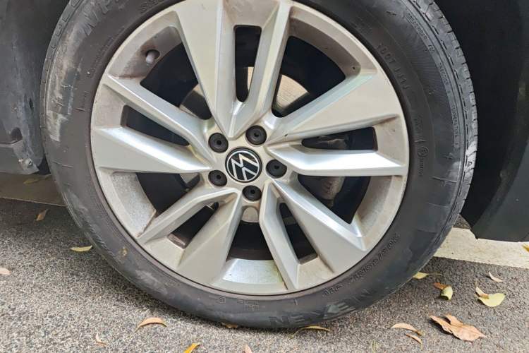 Used Volkswagen T-Cross 2021 1.5L Automatic Comfort Edition Right Front Wheel Hub