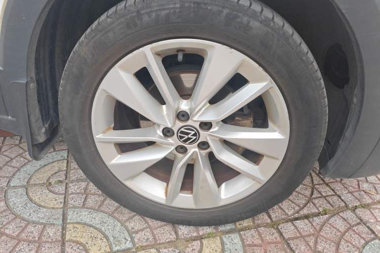 Used Volkswagen T-Cross 2021 280TSI DSG Comfort Edition Right Front Wheel Hub