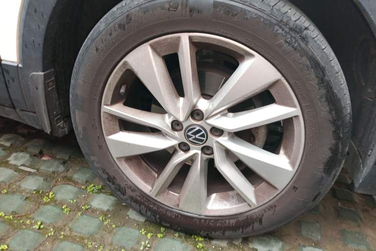 Used Volkswagen T-Cross 2021 1.5L Automatic Comfort Edition Right Front Wheel Hub