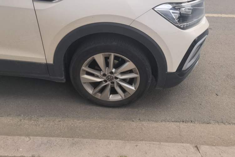 Used Volkswagen T-Cross 2021 280TSI DSG Luxury Edition Right Front Wheel Hub