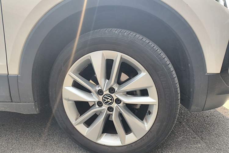 Used Volkswagen T-Cross 2021 280TSI DSG Comfort Edition Right Front Wheel Hub