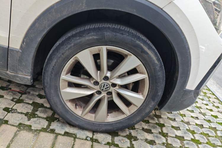 Used Volkswagen T-Cross 2021 280TSI DSG Comfort Edition Right Front Wheel Hub