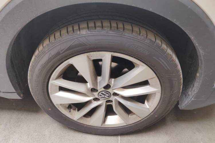 Used Volkswagen T-Cross 2021 280TSI DSG Comfort Edition Right Front Wheel Hub