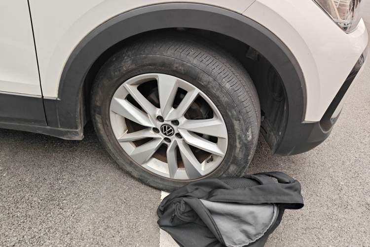 Used Volkswagen T-Cross 2021 280TSI DSG Comfort Edition Right Front Wheel Hub