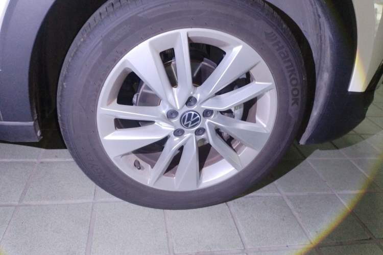 Used Volkswagen T-Cross 2021 280TSI DSG Comfort Edition Right Front Wheel Hub