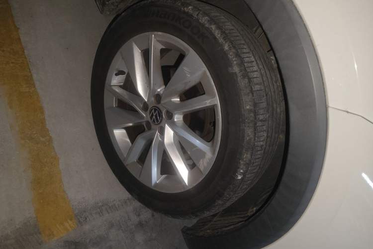 Used Volkswagen T-Cross 2021 280TSI DSG Comfort Edition Right Front Wheel Hub