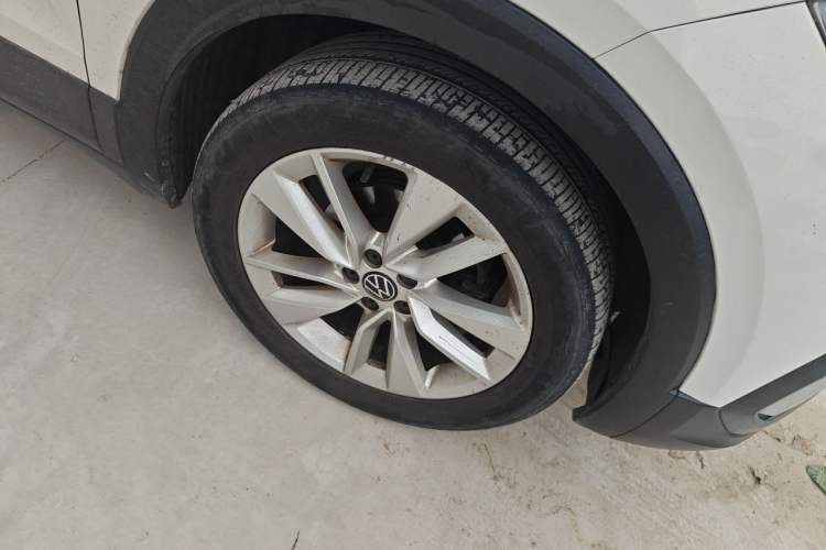 Used Volkswagen T-Cross 2021 280TSI DSG Comfort Edition Right Front Wheel Hub