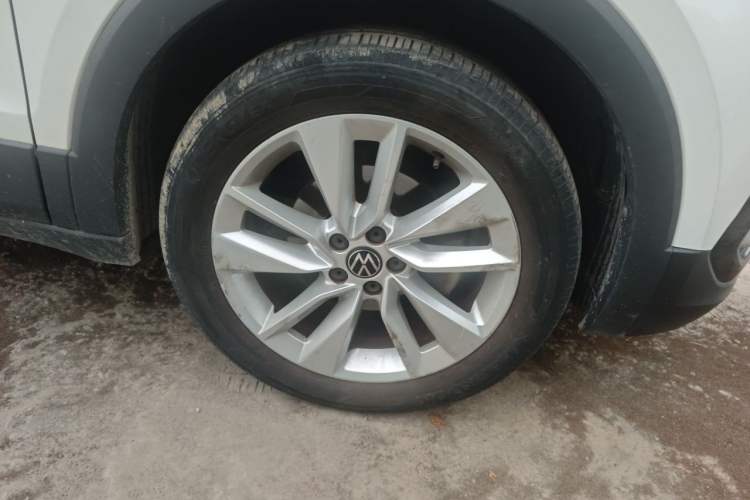 Used Volkswagen T-Cross 2021 1.5L Automatic Comfort Edition Right Front Wheel Hub