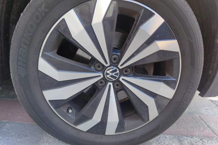 Used Volkswagen T-Cross 2021 280TSI DSG Luxury Edition Right Front Wheel Hub