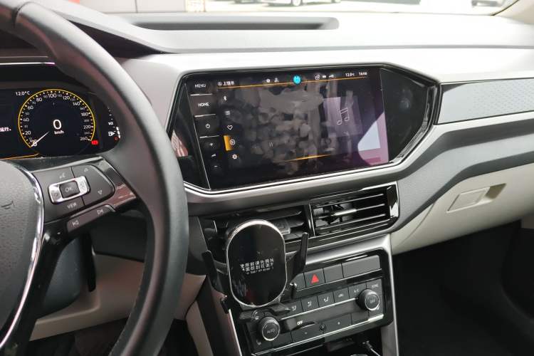 Used Volkswagen T-Cross 2022 280TSI DSG Luxury Edition Audio And AC Panel