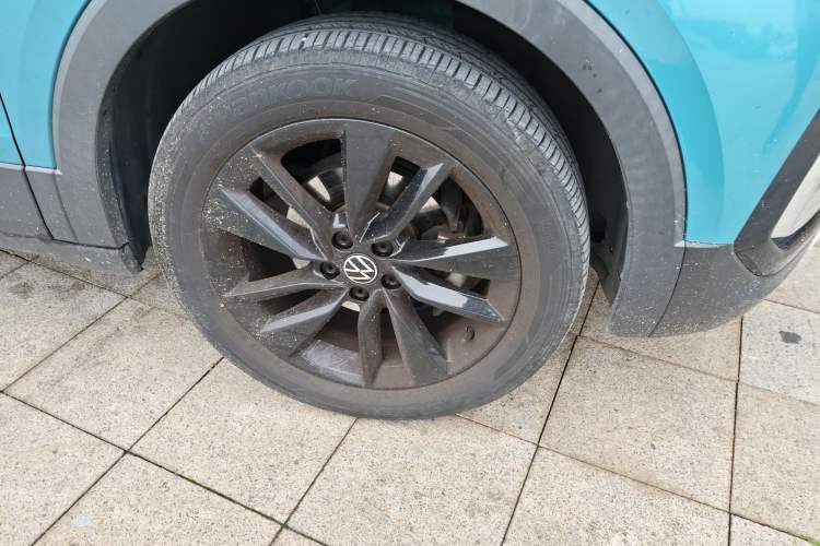 Used Volkswagen T-Cross 2022 280TSI DSG Luxury Edition Right Front Wheel Hub