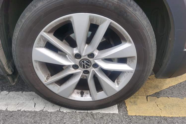 Used Volkswagen T-Cross 2022 280TSI DSG Comfort Edition Right Front Wheel Hub