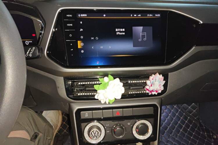 Used Volkswagen T-Cross 2022 280TSI DSG Comfort Edition Audio And AC Panel