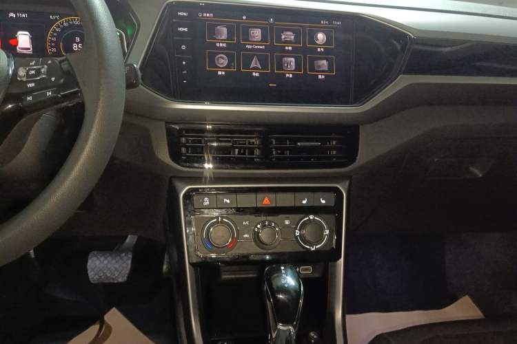 Used Volkswagen T-Cross 2022 280TSI DSG Comfort Edition Audio And AC Panel