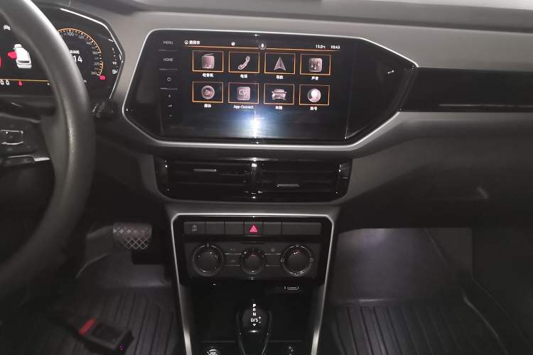 Used Volkswagen T-Cross 2022 280TSI DSG Comfort Edition Audio And AC Panel
