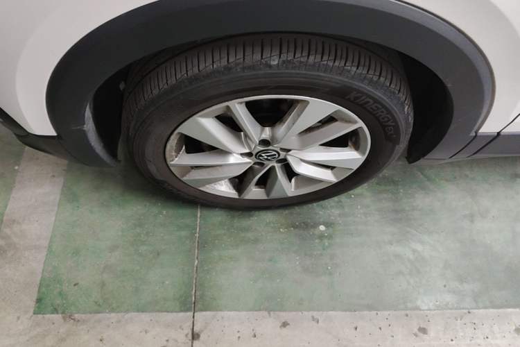 Used Volkswagen T-Cross 2022 280TSI DSG Comfort Edition Left Front Wheel Hub