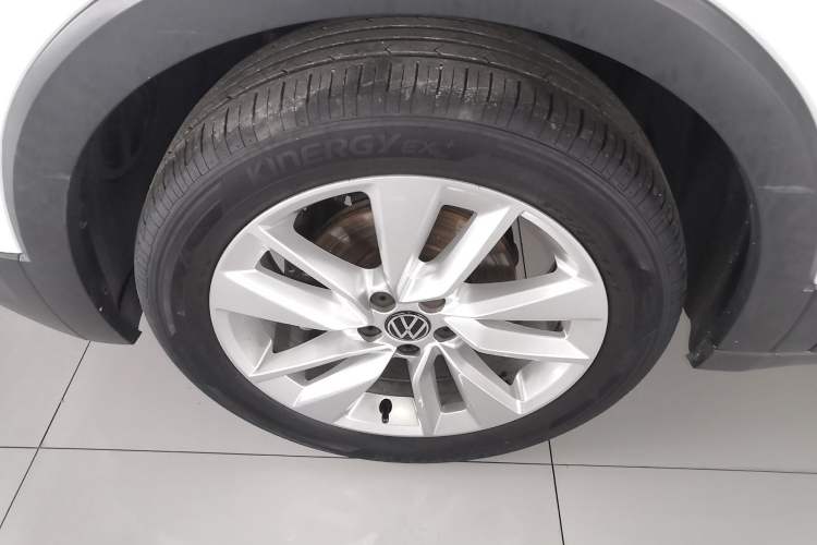 Used Volkswagen T-Cross 2022 280TSI DSG Comfort Edition Left Front Wheel Hub
