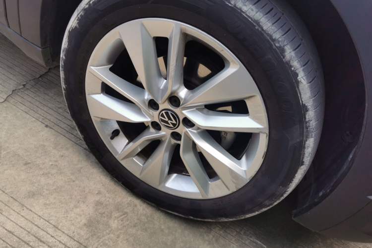 Used Volkswagen T-Cross 2022 1.5L Automatic Comfort Edition Right Front Wheel Hub