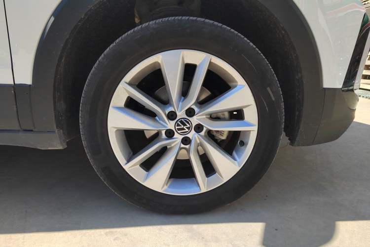 Used Volkswagen T-Cross 2022 280TSI DSG Comfort Edition Right Front Wheel Hub