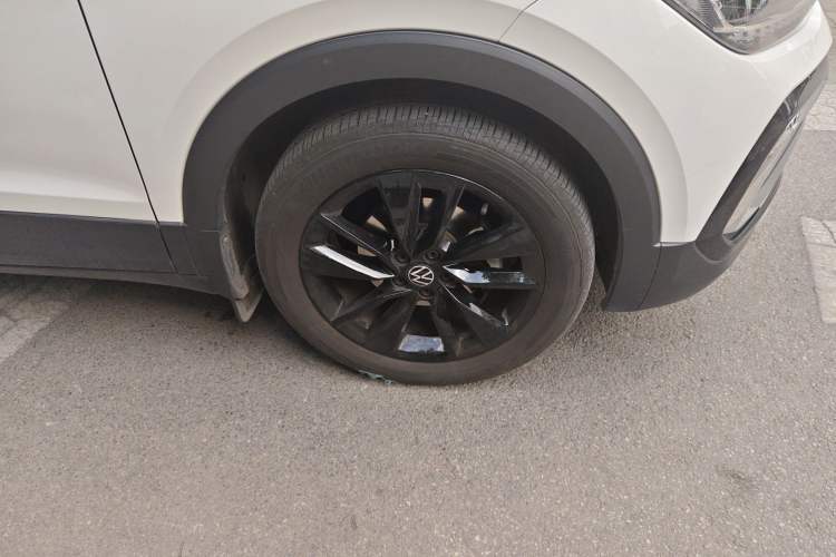 Used Volkswagen T-Cross 2022 280TSI DSG Luxury Edition Right Front Wheel Hub