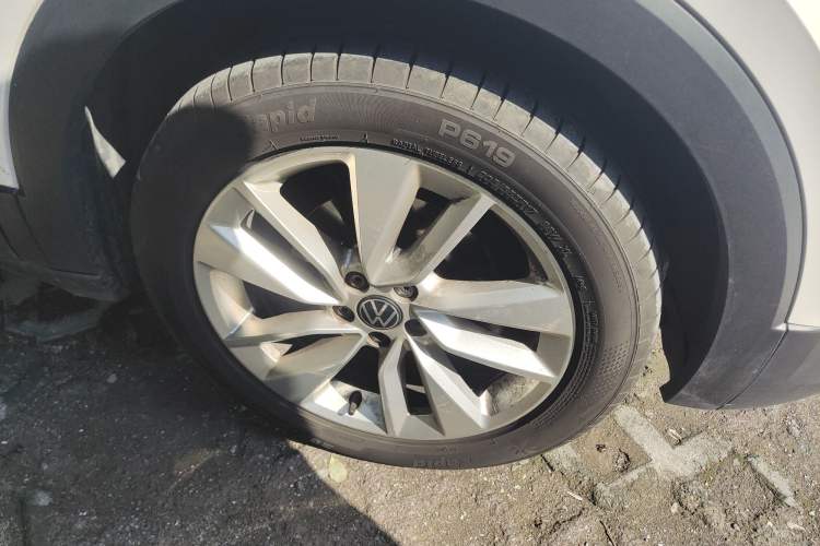 Used Volkswagen T-Cross 2022 280TSI DSG Comfort Edition Right Front Wheel Hub